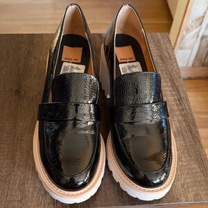EUC Dolce Vita Hyatt Black Patent Leather Platform Loafers w/White Lug Sole SZ 9
